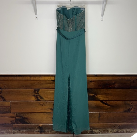 Vera Wang White Hunter Green Strapless Gown- 8 - Picture 2 of 9